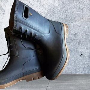 Bogs rain boots Women’s Size 11. Pre owned. Was worn once. Navy blue.